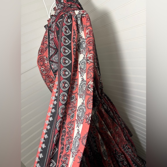 Boutique Long Sleeve Paisley Dress - Picture 7 of 7